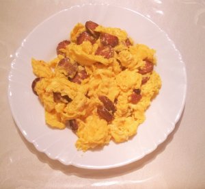 Kolbászos tojásrántotta