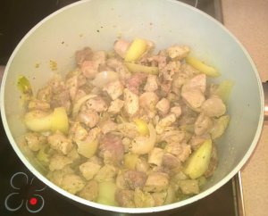 Készül a pecsenye