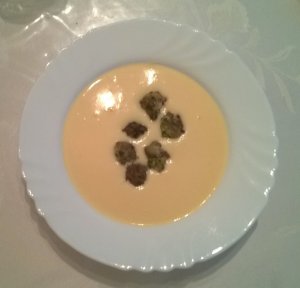 Leves húsgolyóval